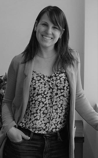 Portrait noir et blanc de Julie Charron.