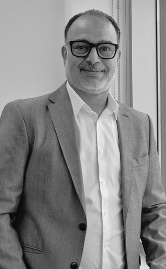 Portrait noir et blanc de Hicham-Ballaoui.